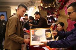 爱游戏-关于纪录再次被刷新，金牌花落谁家的信息