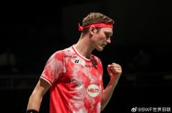 爱游戏在线-法国队横扫日本队，安赛龙点燃赛场