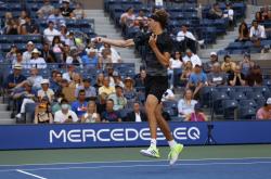 AYX体育赛事-ATP总决赛险胜美网，兹维列夫带队取胜