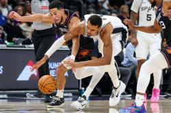 爱游戏中国-篮网爆冷马刺，布克高光表现的简单介绍