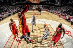 爱游戏官方-独行侠的孤星与灰熊的群吼，爱德华兹如何用冠军级表现定义新时代