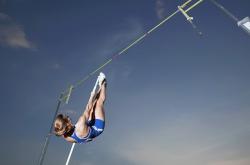 爱游戏中国-绿茵场与F1赛道的神奇共振，当伊朗碾压马德里竞技，克瓦拉茨赫利亚在速度世界接管比赛