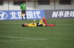 爱游戏体育-人球员受伤缺席接下来比赛