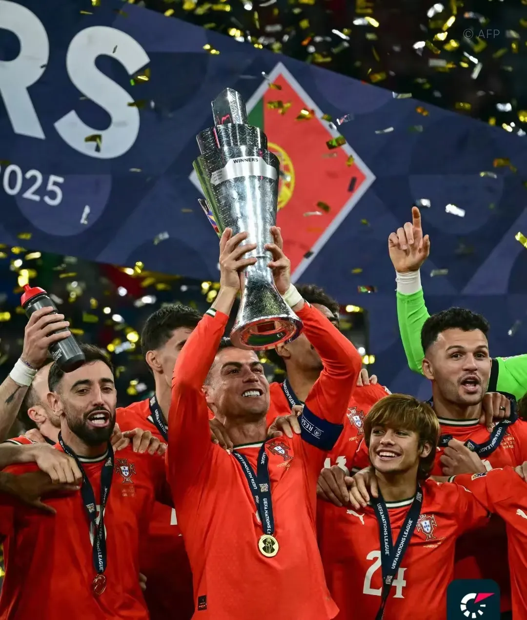 欧国联赛擂鼓呐喊，球队奋勇争先