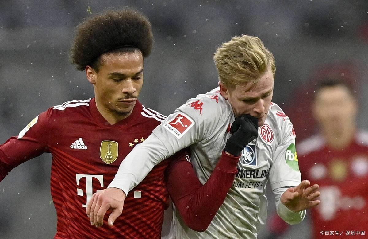 美因茨客场击败对手，全队庆祝