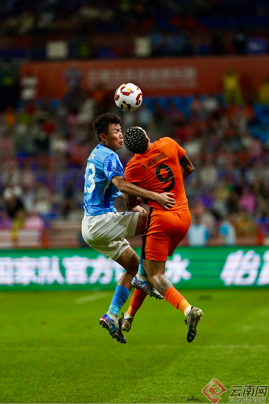 中超比赛胜负悬念密布,每一场比赛都令人紧张 中超比赛胜负悬念密布,每一场比赛都令人紧张