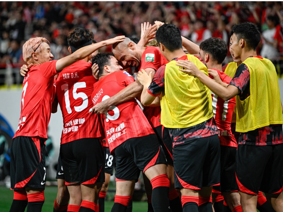 中超比赛胜负悬念密布,每一场比赛都令人紧张 中超比赛胜负悬念密布,每一场比赛都令人紧张