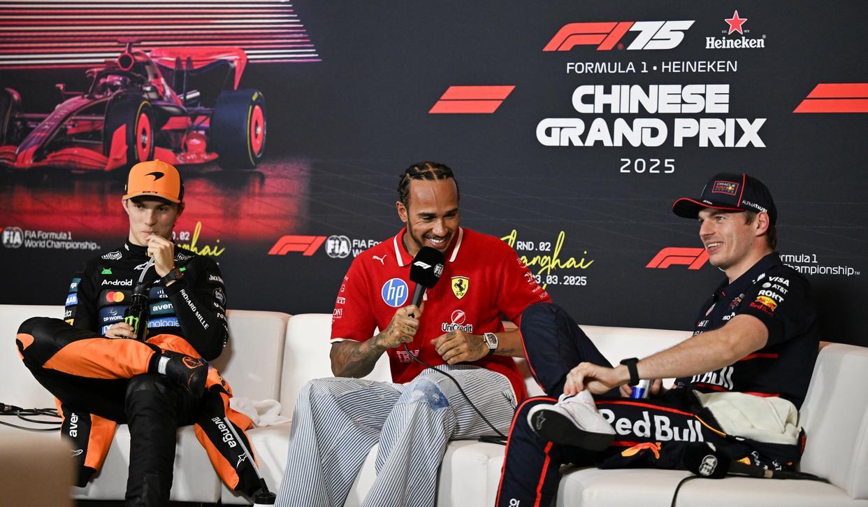 包含雷诺车队绝杀红牛车队，汉密尔顿状态火热的词条