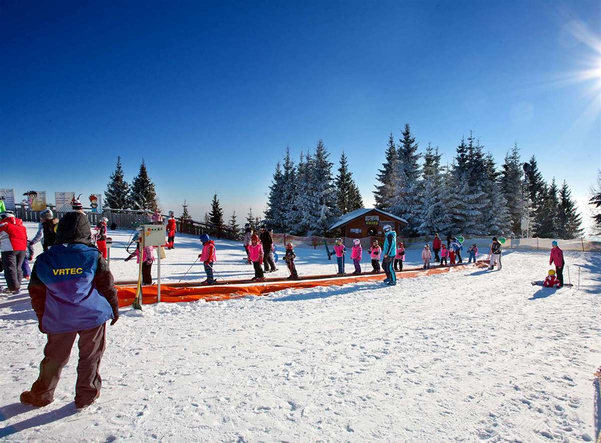 包含斯洛文尼亚跳高选手再创佳绩，冲刺前三的词条