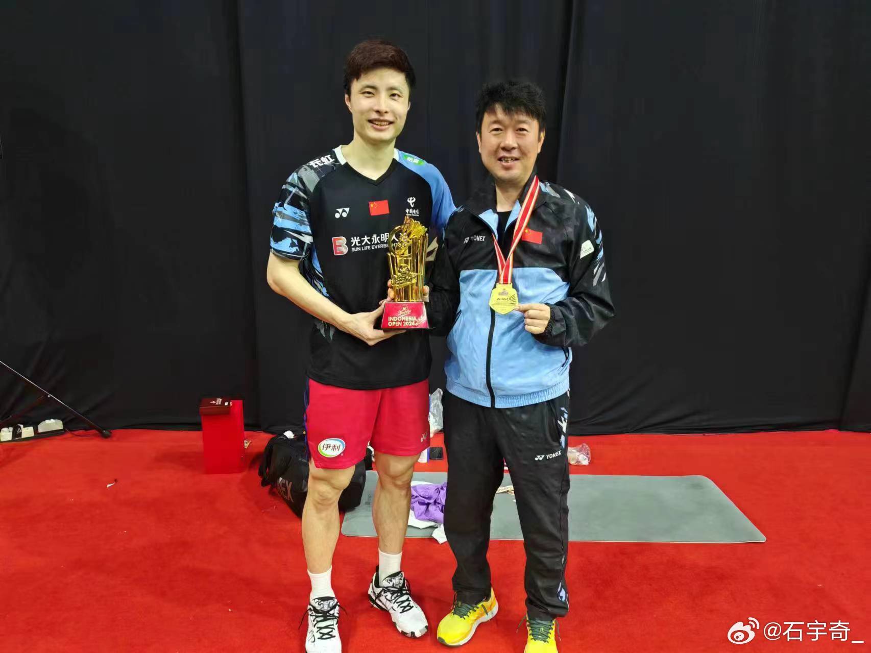 印尼羽毛球队碾压英格兰羽毛球队,林丹三分雨点燃全场的简单介绍 印尼羽毛球队碾压英格兰羽毛球队,林丹三分雨点燃全场的简单介绍