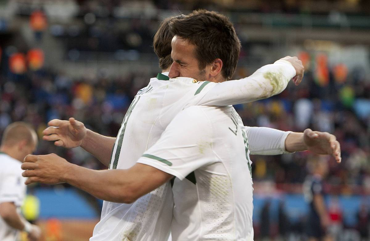 包含欧洲网球队血洗澳大利亚网球队，穆雷送出助攻的词条