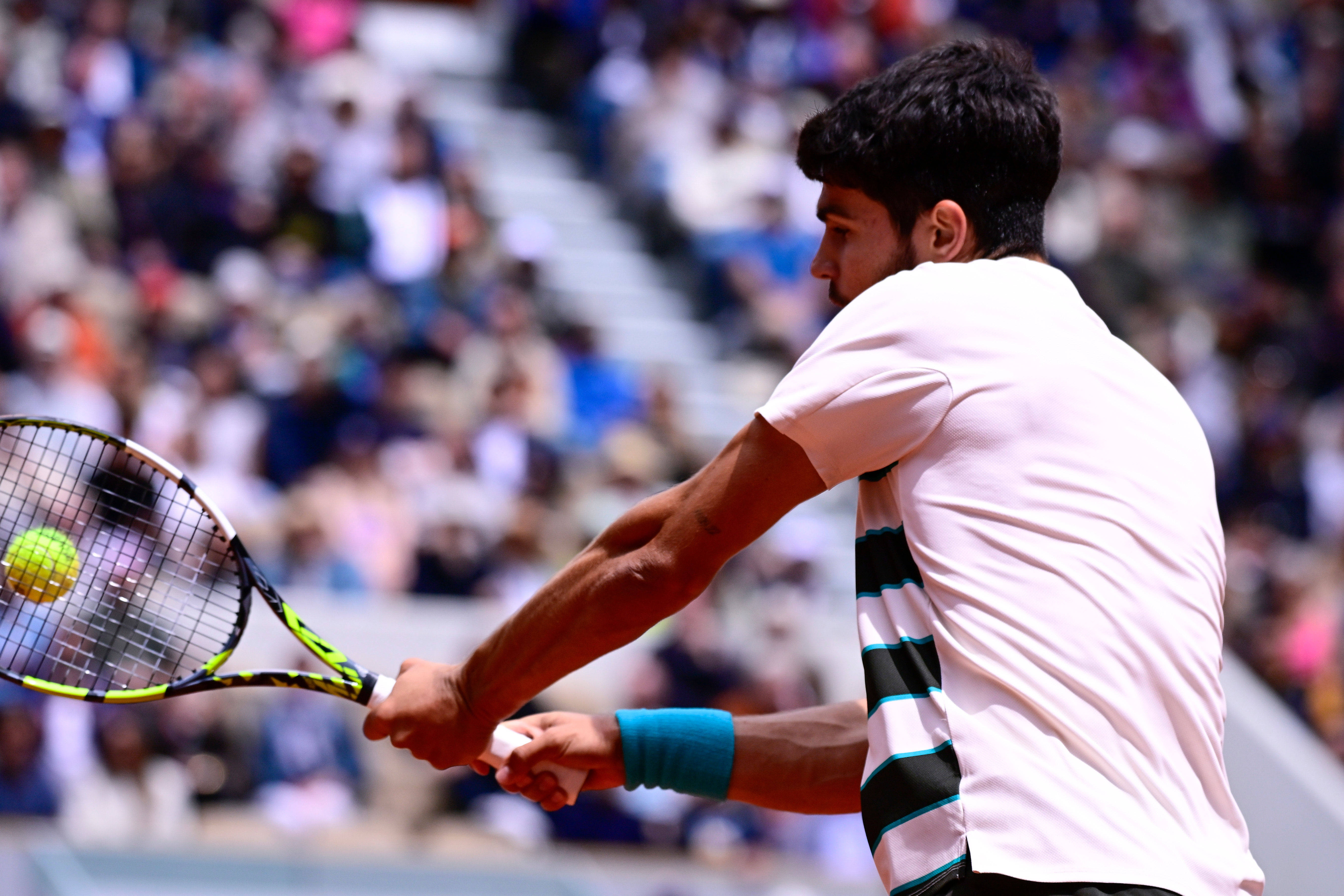 关于法国网球队翻盘美国网球队，阿尔卡拉斯送出助攻的信息