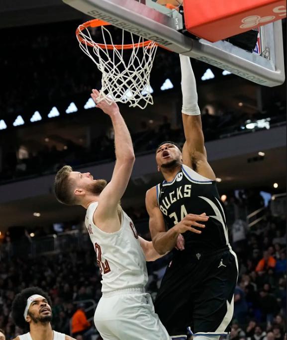 关于德国男篮翻盘雄鹿B队，萨姆·米切尔一己之力扛起全队的信息