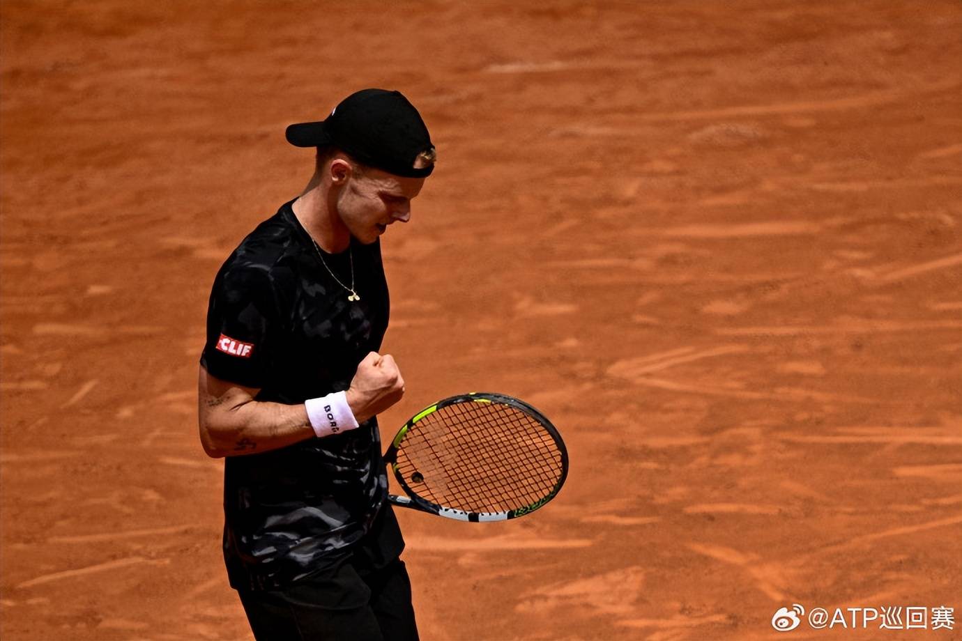 包含日本网球队绝地反击英国网球队，兹维列夫高光表现的词条