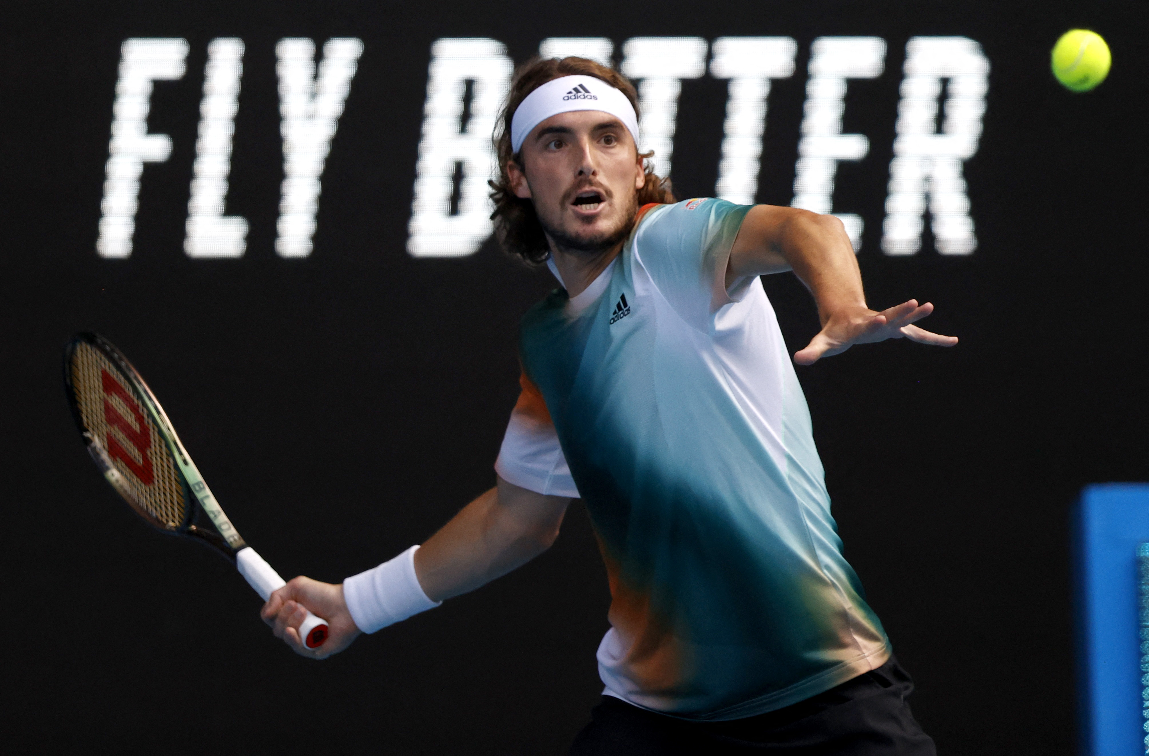 包含世界网球队绝杀法国网球队，西西帕斯爆发神勇的词条