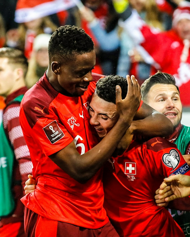 关于意大利强势瑞士，德容爆发神勇的信息