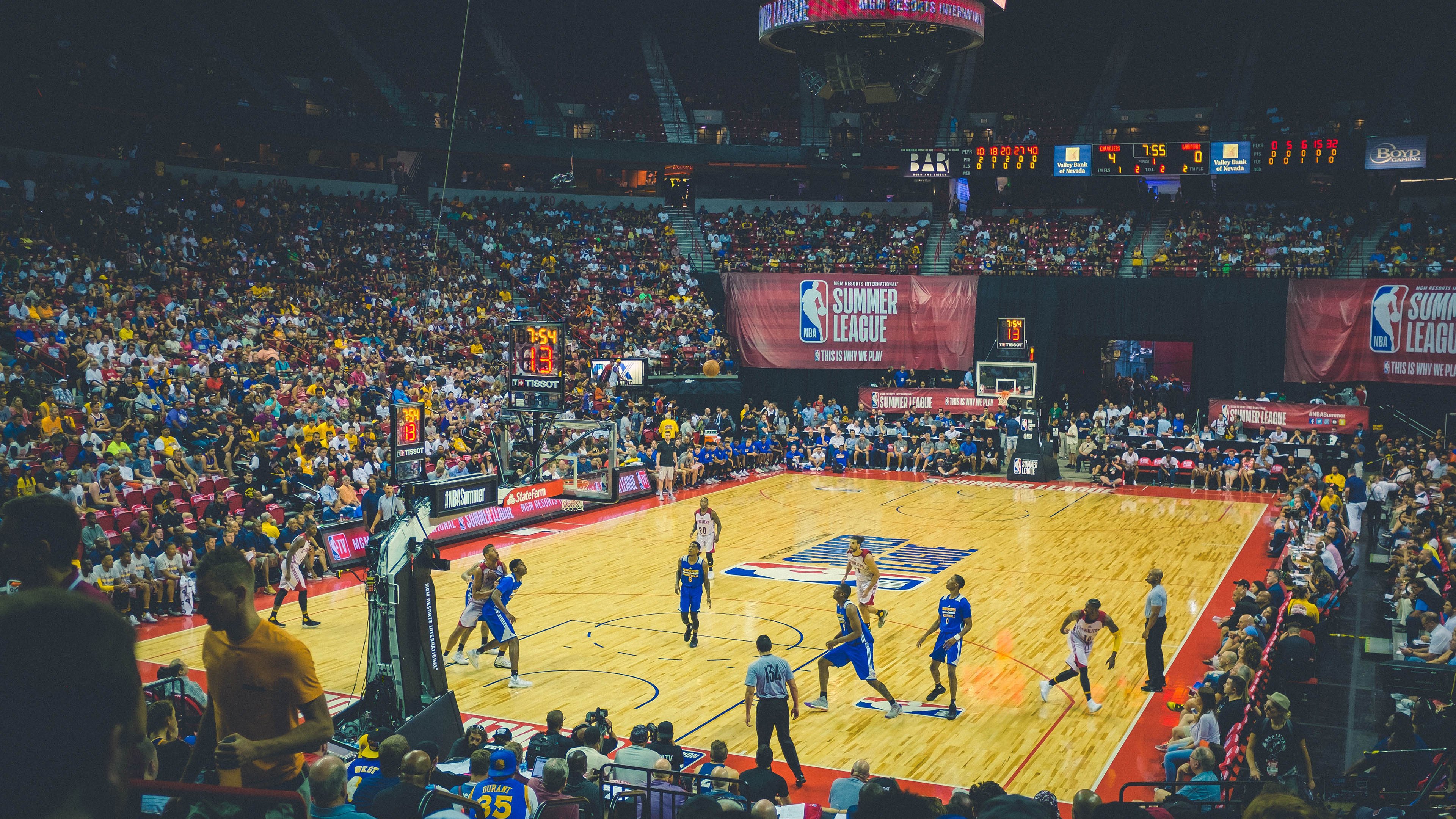 詹姆斯末节封神，76人稳扎稳打击溃热火